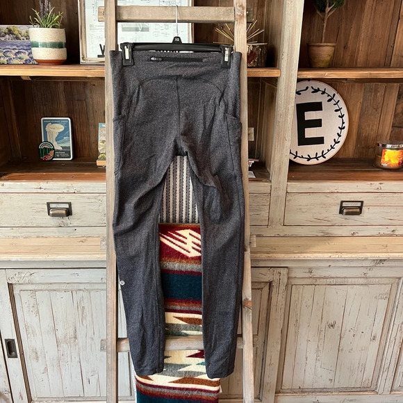 Lululemon women’s speed up tight 28” size 6 - Picture 6 of 13